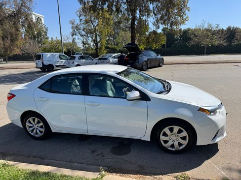 Used 2015 Toyota Corolla LE FWD image 15
