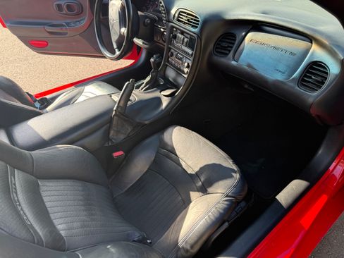 Used 1998 Chevrolet Corvette Coupe w/ Roof Pkg image 15