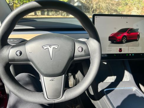 Used 2024 Tesla Model Y Long Range image 10