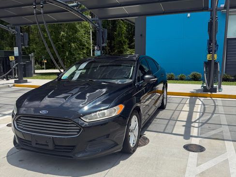 Used 2014 Ford Fusion SE FWD image 13