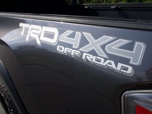 Used 2020 Toyota Tacoma TRD Off-Road AWD/4WD image 29