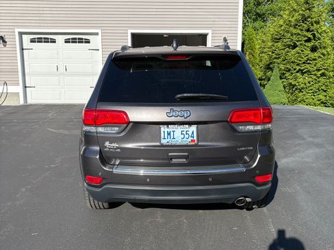 Used 2018 Jeep Grand Cherokee Limited AWD/4WD image 2