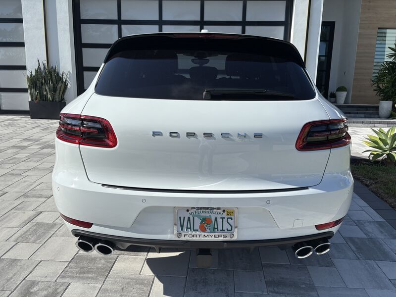 Used 2018 Porsche Macan Sport Edition AWD/4WD image 4