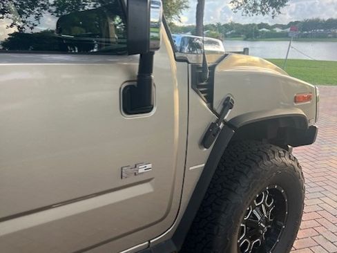 Used 2005 HUMMER H2 w/ Preferred Equipment Group image 11