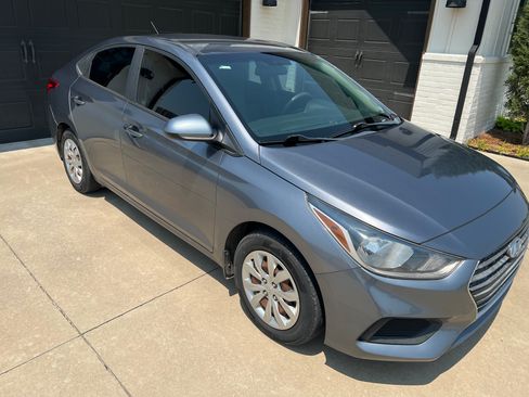 Used 2018 Hyundai Accent SE FWD image 2