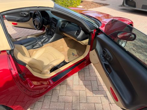 Used 2004 Chevrolet Corvette Convertible w/ Preferred Equipment Group image 1