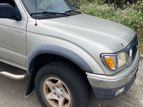 Used 2002 Toyota Tacoma PreRunner RWD image 16