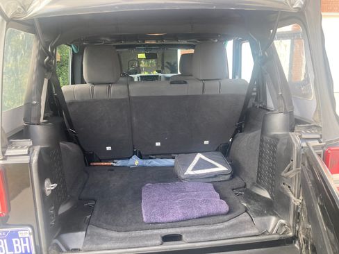 Used 2012 Jeep Wrangler Unlimited Sport w/ Connectivity Group image 16