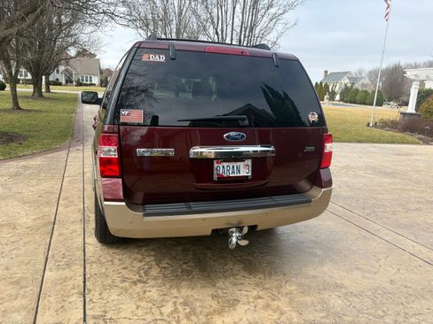 Used 2012 Ford Expedition XLT image 2