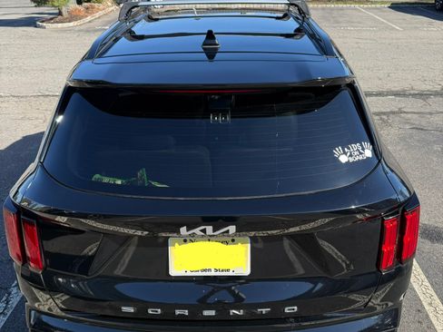 Used 2022 Kia Sorento SX image 2