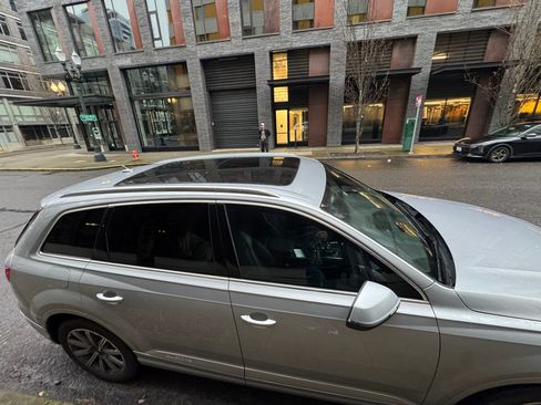 Used 2017 Audi Q7 3.0T Premium Plus image 6