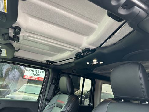 Used 2021 Jeep Wrangler Unlimited Rubicon w/ Xtreme Recon 35" Tire Package image 18