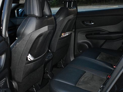 Used 2023 Nissan Ariya FWD image 10