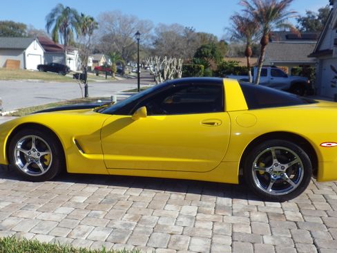 Used 2002 Chevrolet Corvette Coupe w/ Preferred Equipment Group2 image 4