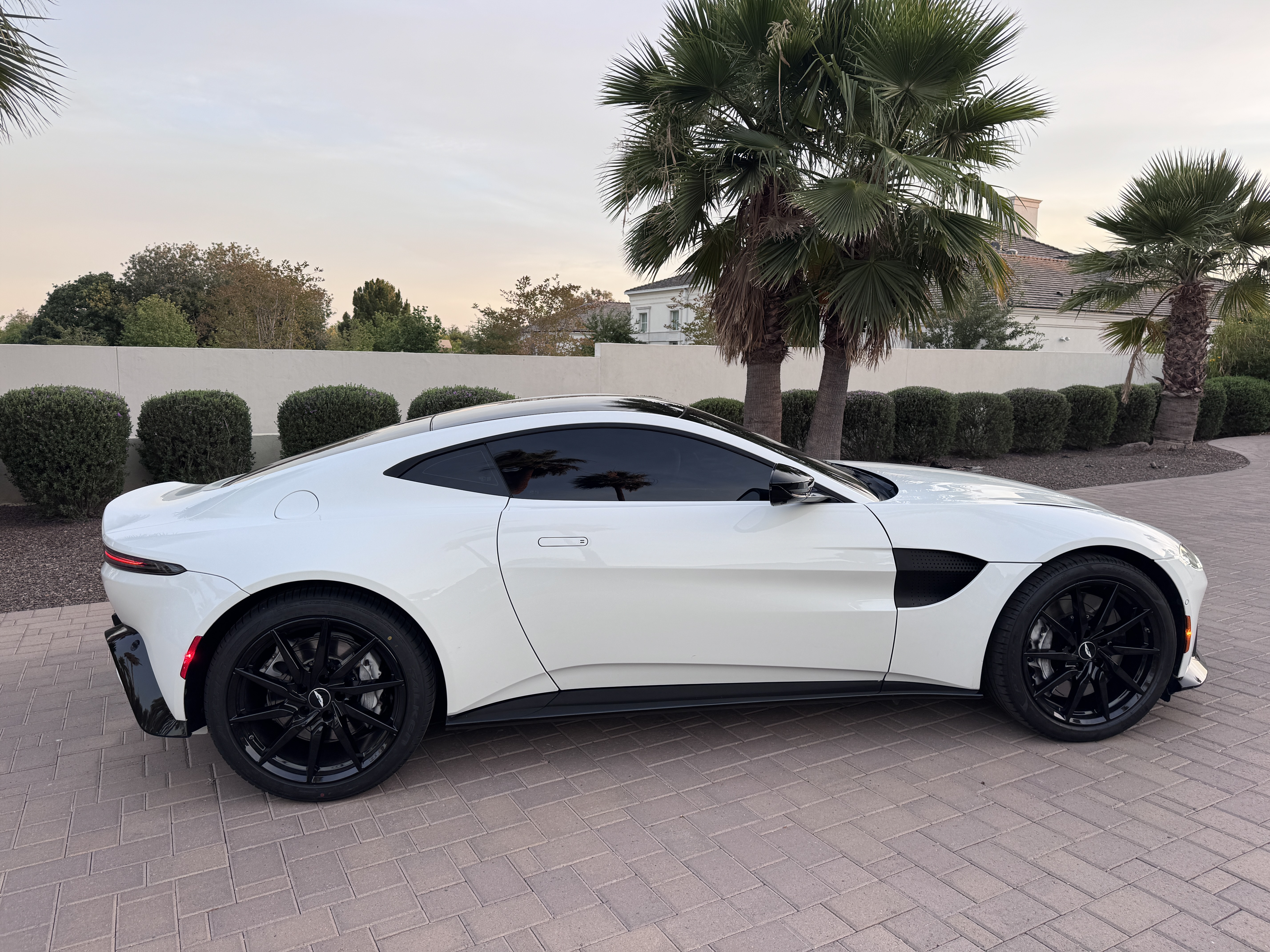 Used 2020 Aston Martin V8 Vantage Coupe RWD image 16