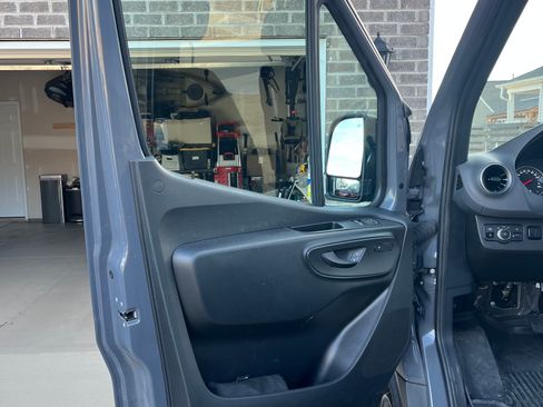 Used 2025 Mercedes-Benz Sprinter 2500 image 12