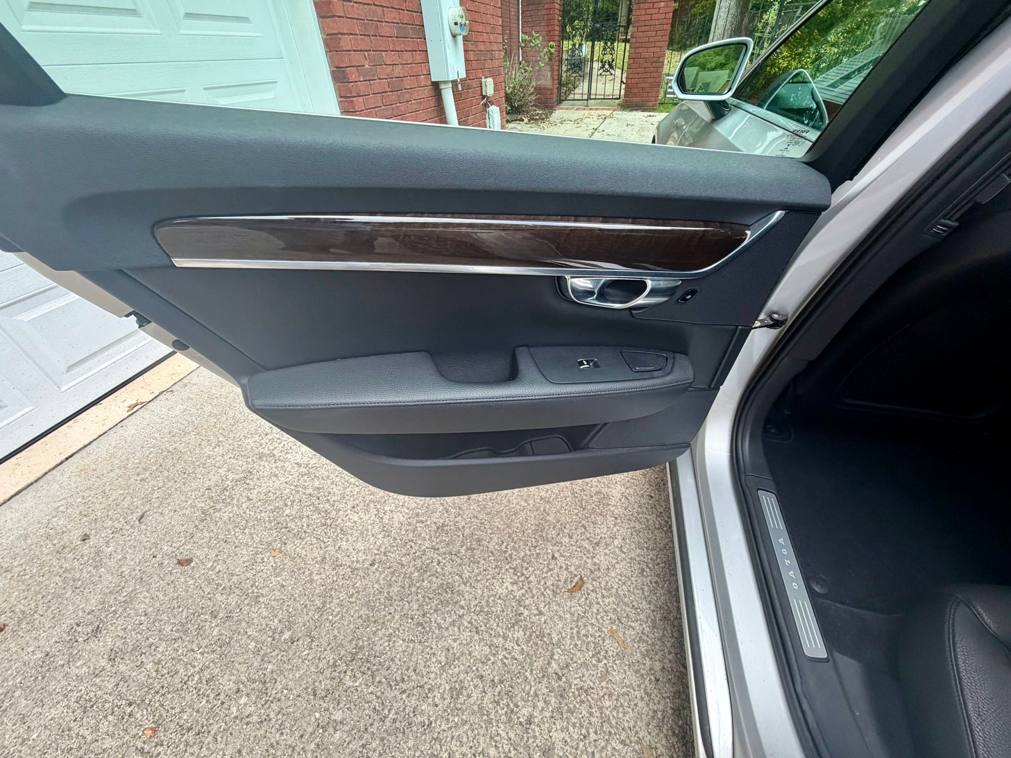 Used 2018 Volvo S90 T5 Momentum FWD image 24