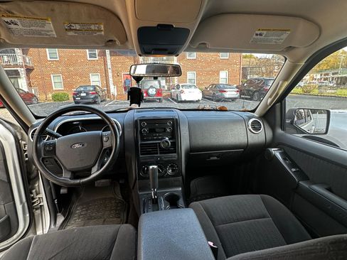Used 2010 Ford Explorer XLT image 16