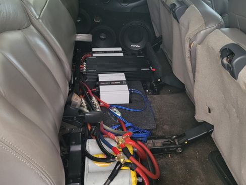 Used 2000 Chevrolet Suburban LS w/ LS Preferred Equipment Group image 2