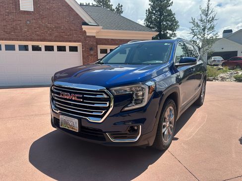 Used 2022 GMC Terrain SLT w/ Infotainment Package II AWD/4WD image 2