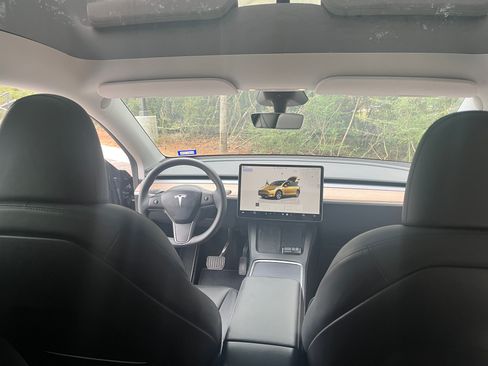 Used 2024 Tesla Model Y Long Range image 9