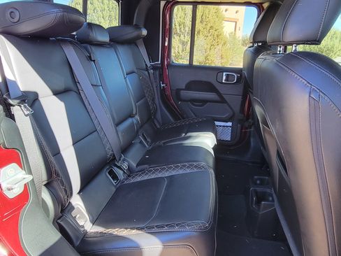 Used 2021 Jeep Gladiator Overland image 18