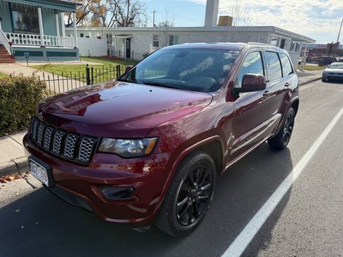Used 2018 Jeep Grand Cherokee Altitude image 1