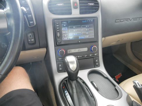 Used 2006 Chevrolet Corvette Convertible w/ Preferred Equipment Group image 26