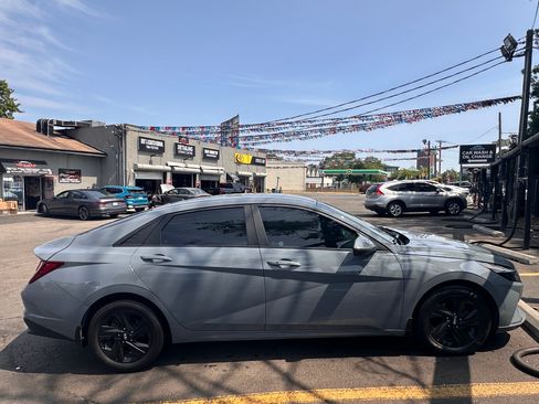Used 2023 Hyundai Elantra SEL FWD image 6