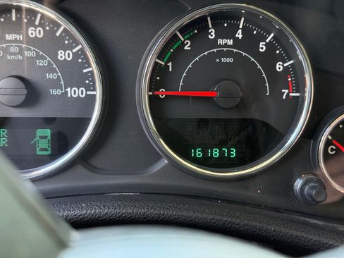 Used 2012 Jeep Wrangler Unlimited Sahara w/ Connectivity Group AWD/4WD image 11