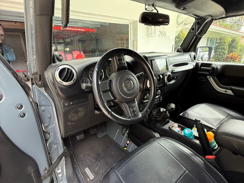 Used 2014 Jeep Wrangler Rubicon w/ Power Convenience Group image 9