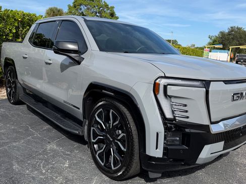Used 2024 GMC Sierra EV Denali image 10