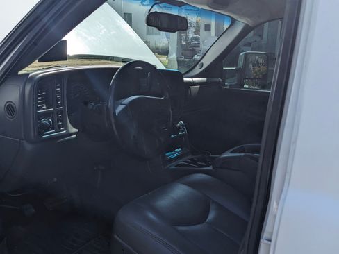 Used 2003 Chevrolet Silverado 3500 LT image 2