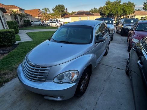 Used 2009 Chrysler PT Cruiser Touring FWD image 2