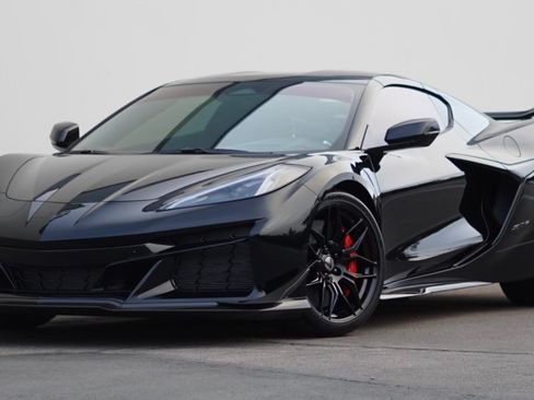 Used 2025 Chevrolet Corvette Z06 w/ Z07 Performance Package RWD image 1