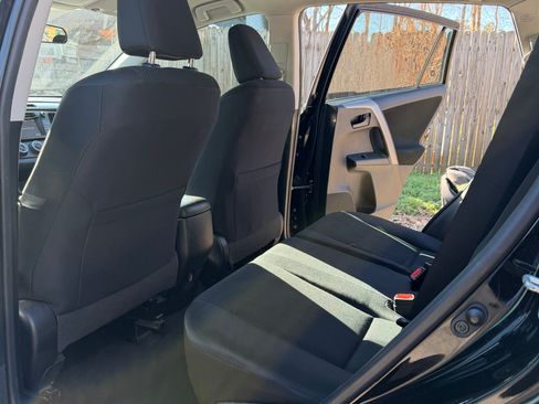 Used 2016 Toyota RAV4 LE image 4