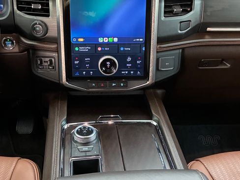 Used 2024 Ford Expedition King Ranch RWD image 6