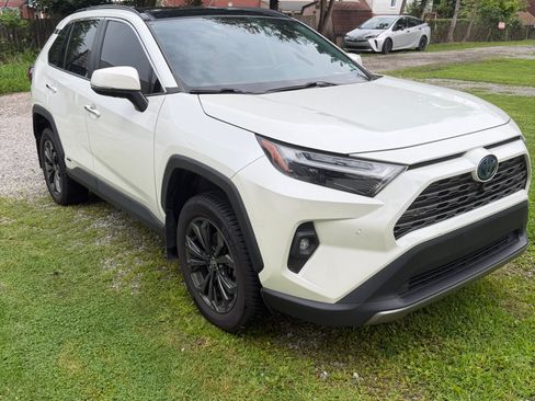 Used 2022 Toyota RAV4 Limited AWD/4WD image 10