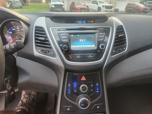 Used 2014 Hyundai Elantra SE w/ Option Group 02 FWD image 15