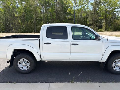 Used 2014 Toyota Tacoma PreRunner w/ SR5 Package RWD image 6