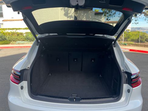 Used 2018 Porsche Macan Sport Edition image 19