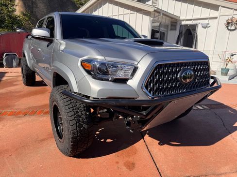 Used 2019 Toyota Tacoma TRD Sport image 17