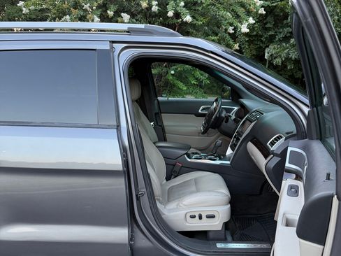 Used 2014 Ford Explorer Limited w/ Equipment Group 301A FWD image 11