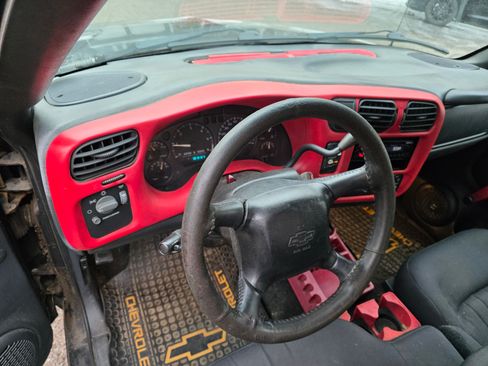 Used 2003 Chevrolet S10 Pickup LS image 15