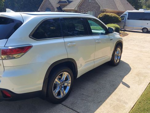 Used 2016 Toyota Highlander Limited Platinum image 4