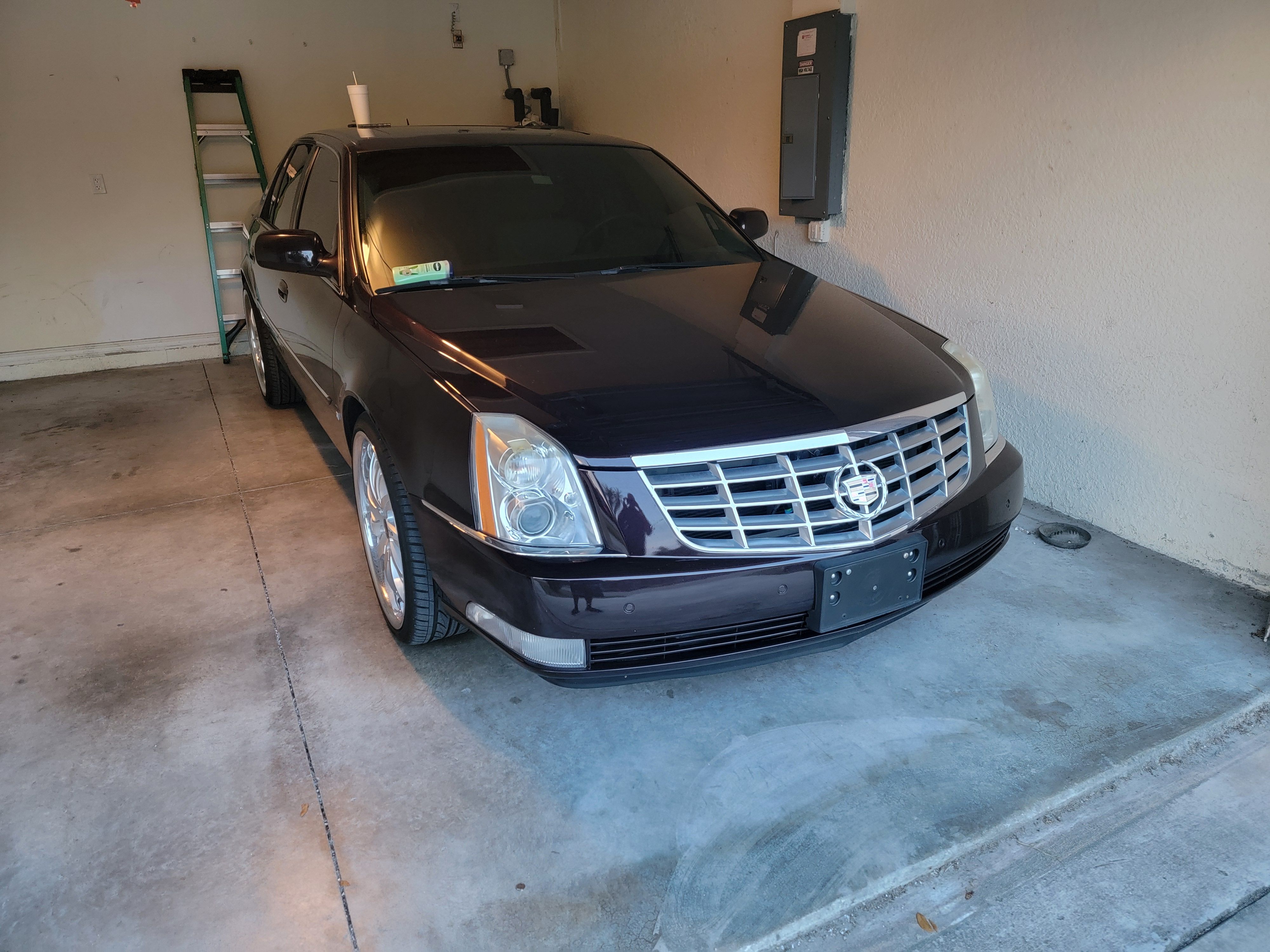Used 2008 Cadillac DTS w/ Sun And Navigation Package FWD image 27