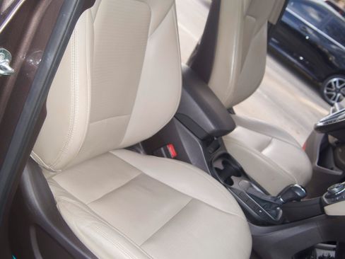 Used 2013 Hyundai Santa Fe Limited w/ Technology Pkg image 12