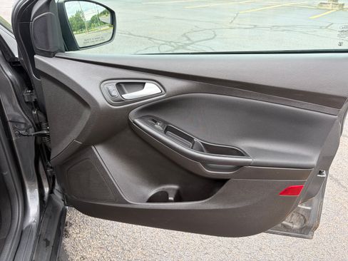 Used 2017 Ford Focus SE FWD image 15