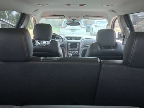Used 2016 Chevrolet Traverse LT image 8