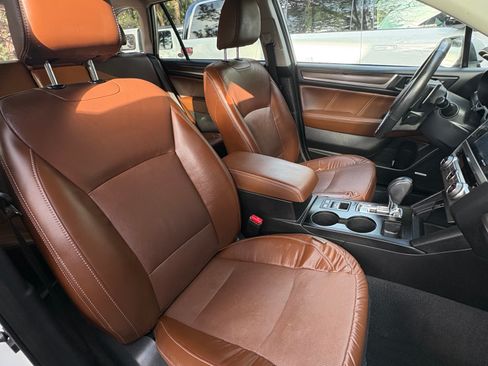 Used 2017 Subaru Outback 3.6R Touring image 6